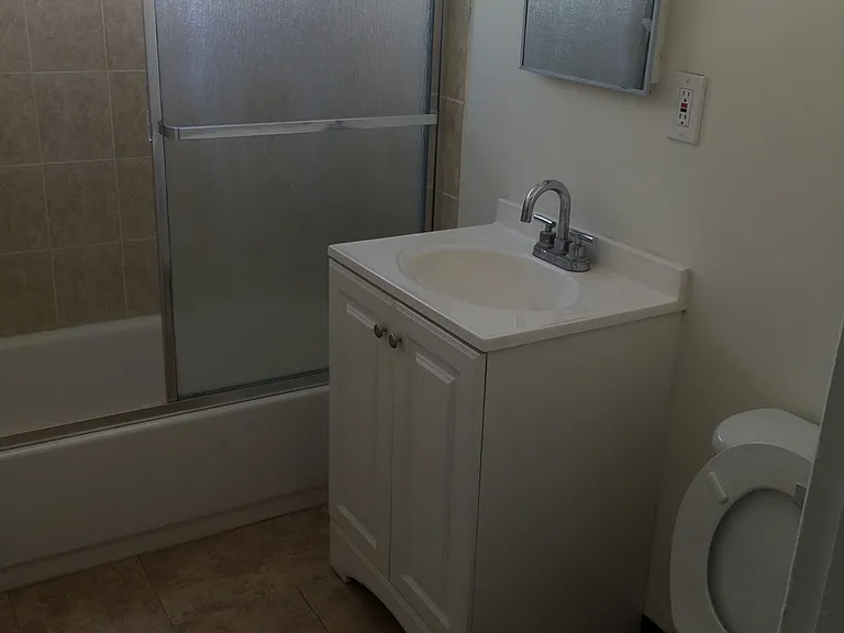 1148-1156 W Valencia Dr — Photo 8