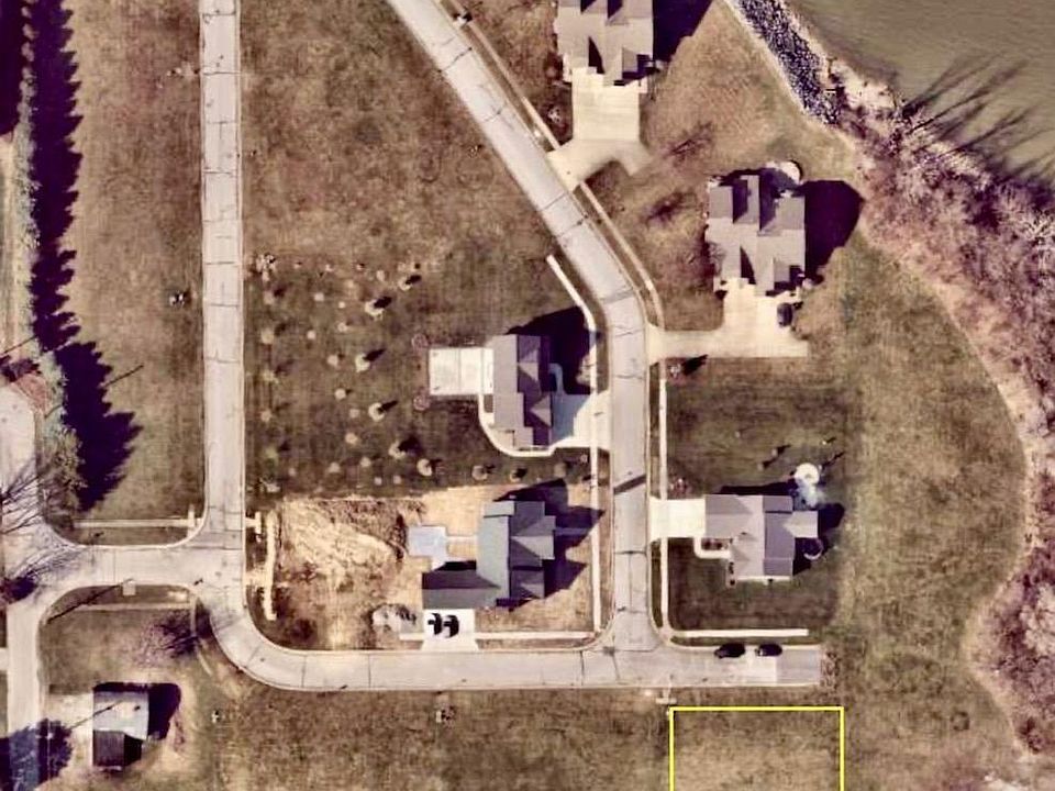 1st image of 2902 W Cove Dr