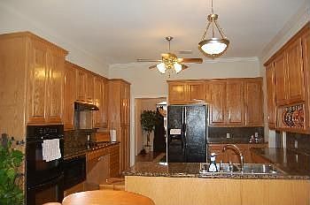5th image of 400 Taylor Oaks Dr