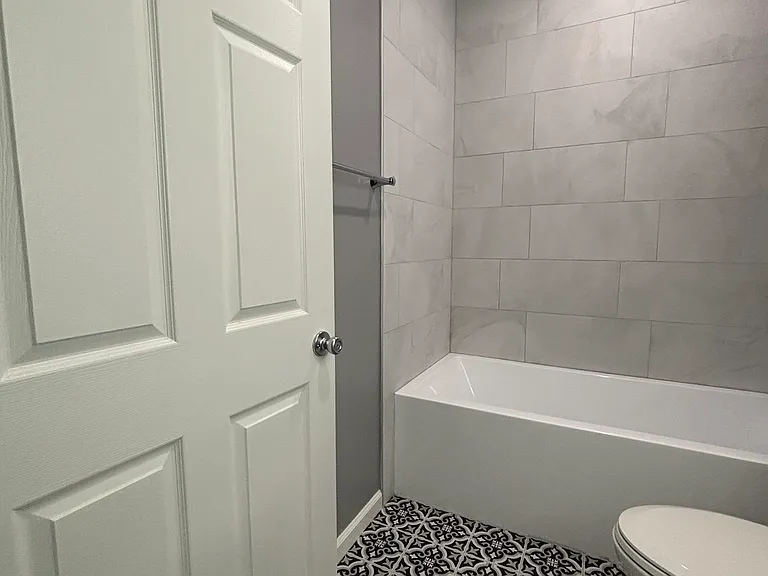 1261 Donald Ave — Photo 9