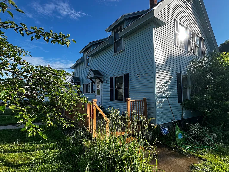 28 Middle St #A — Photo 1