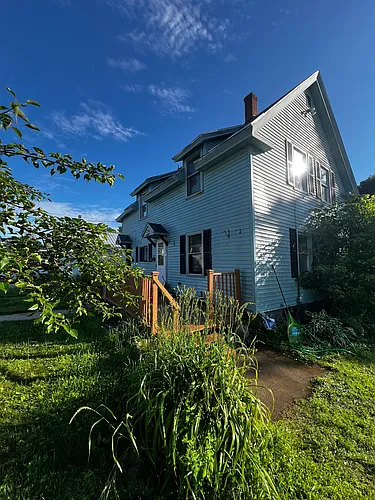 28 Middle St #A Photo 1