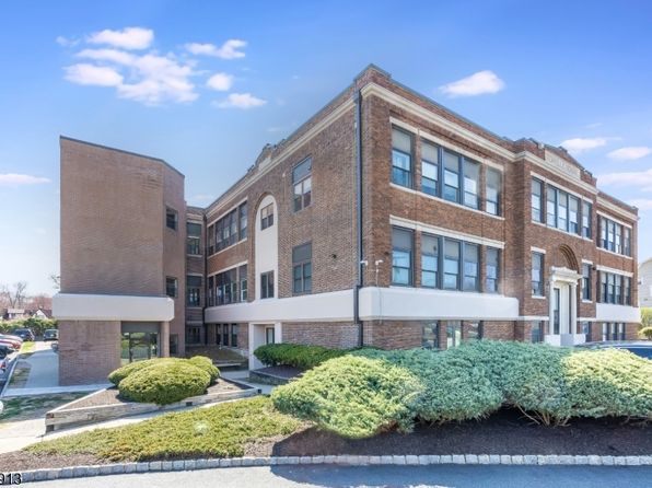 124 E Main St APT 209