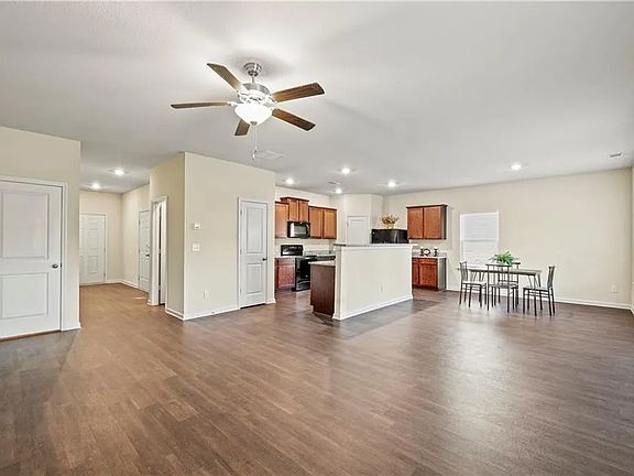 2nd image of 929 Independence Ave