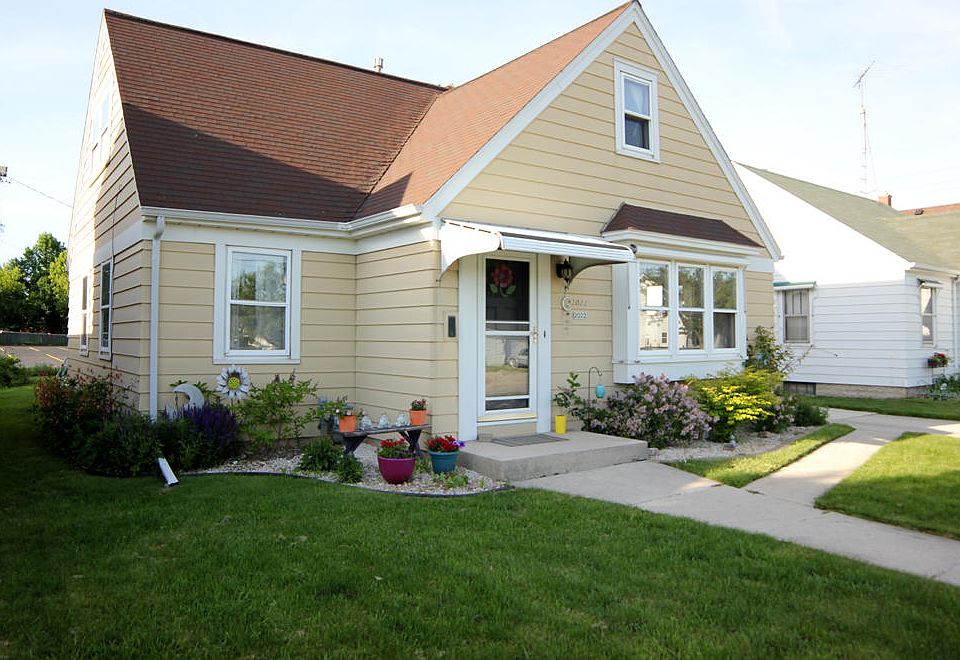 2nd image of 2022 Geele Ave