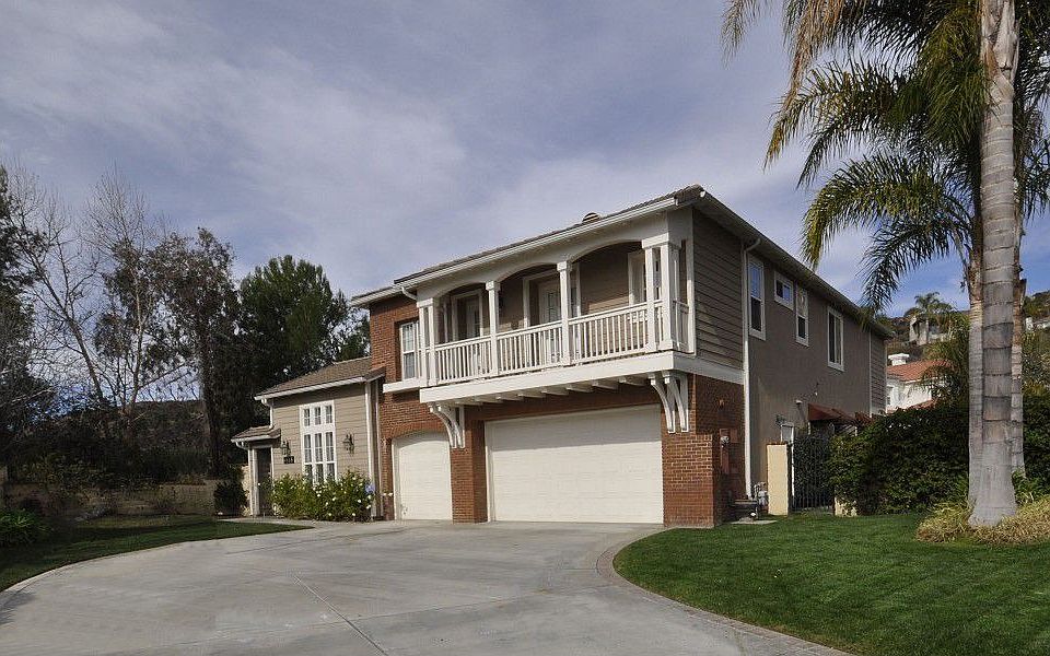 1st image of 3323 Clifden Ln