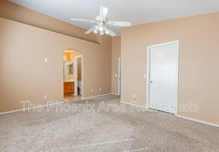 1261 N Balboa Dr — Photo 12