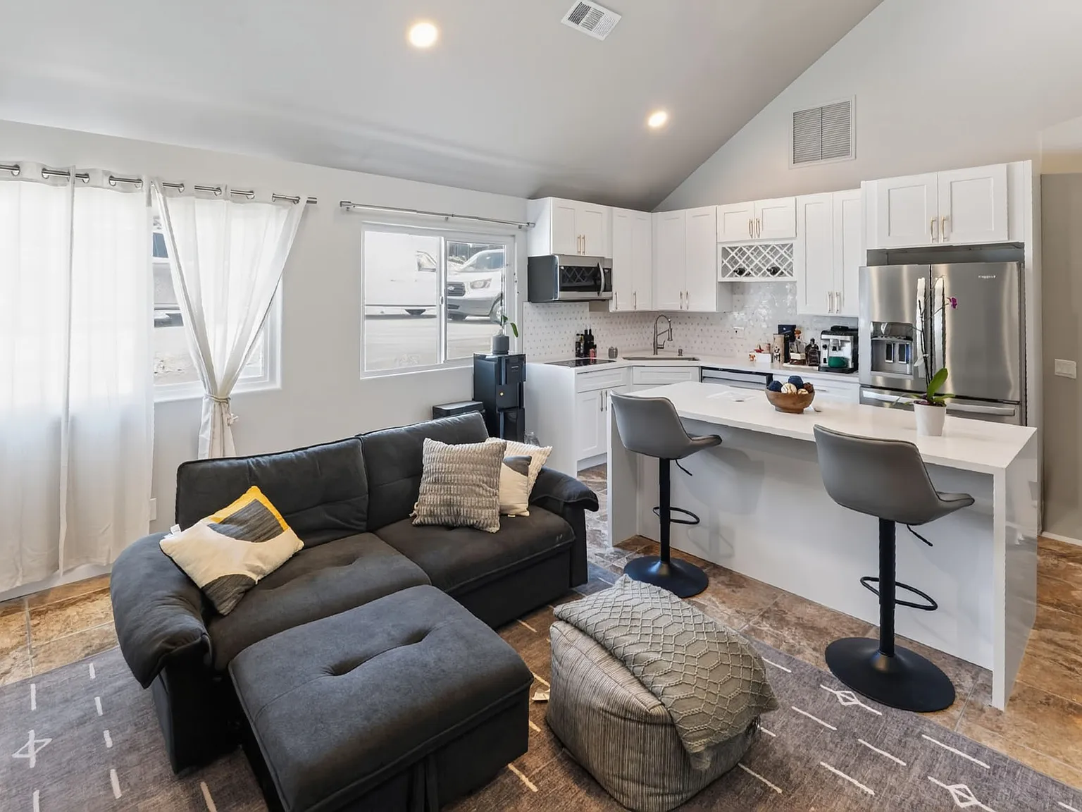 3 bed, $3,400 — Photo 4