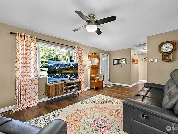 3rd image of 7931 Lynnwood Drive