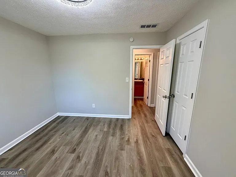 285 Lakeshore Dr — Photo 16