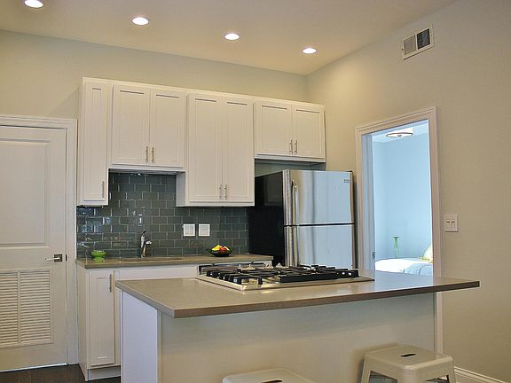3rd image of 3846 N Southport Ave #1S