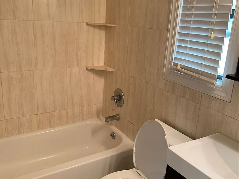 422 Monroe St #4 — Photo 9