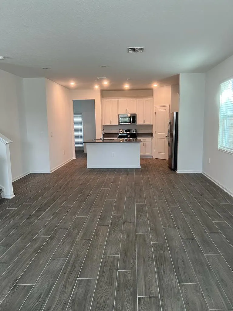4 bed, 2162 sqft, $3,000 — Photo 3