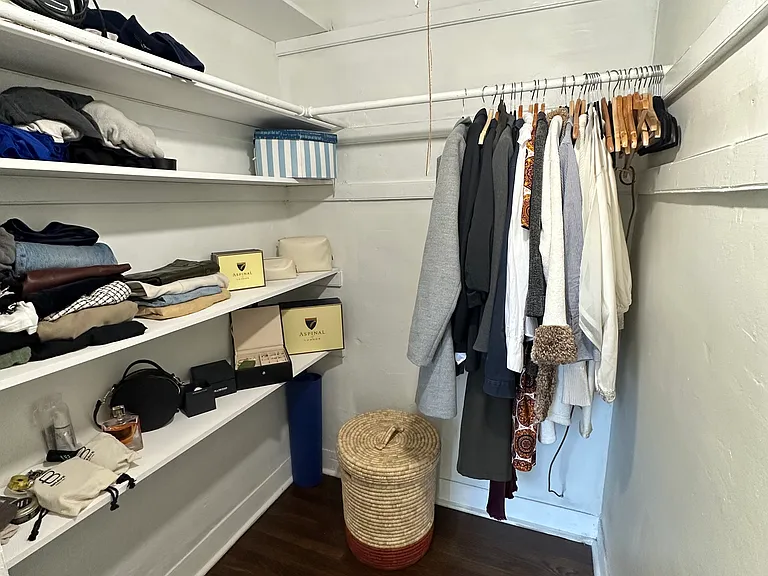 Primary Bedroom - Walk-in-closet