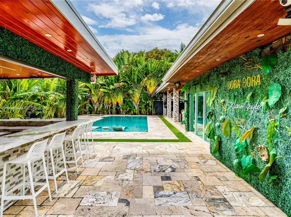 7260 SW 23rd St, Miami, FL 33155