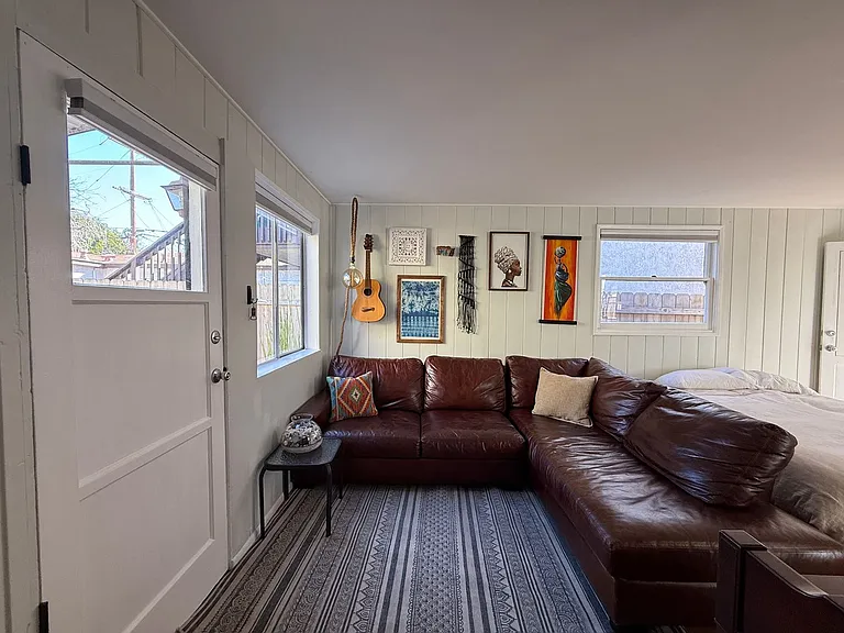 4464 1/2 Figueroa Blvd — Photo 2