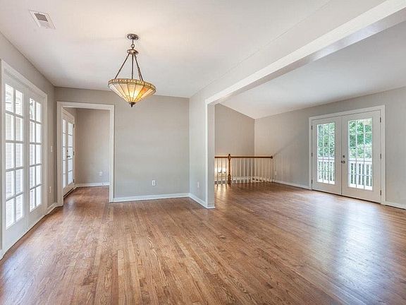 5th image of 548 N Crest Ct