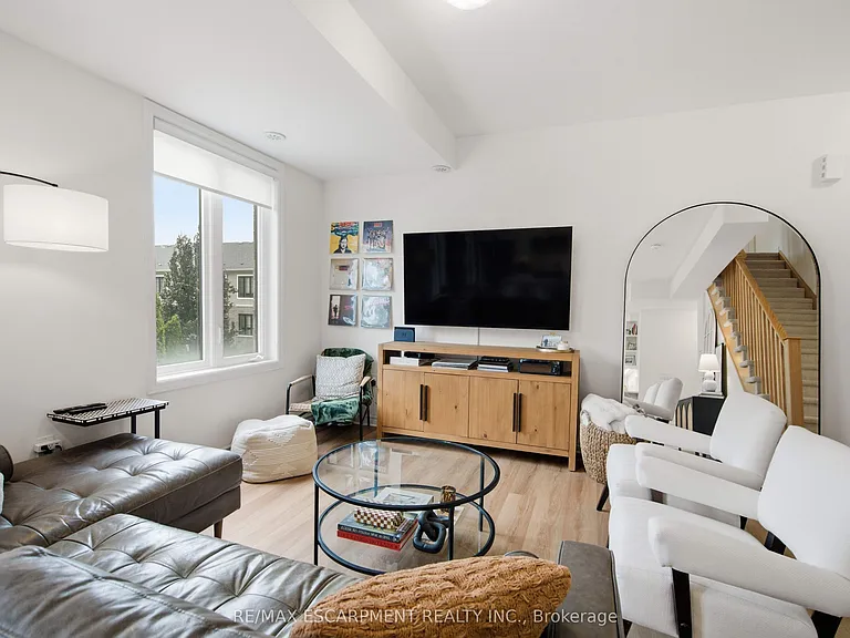 383 Dundas St E #49 — Photo 6