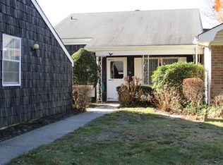 16 Freedom Ln, Coram, NY 11727