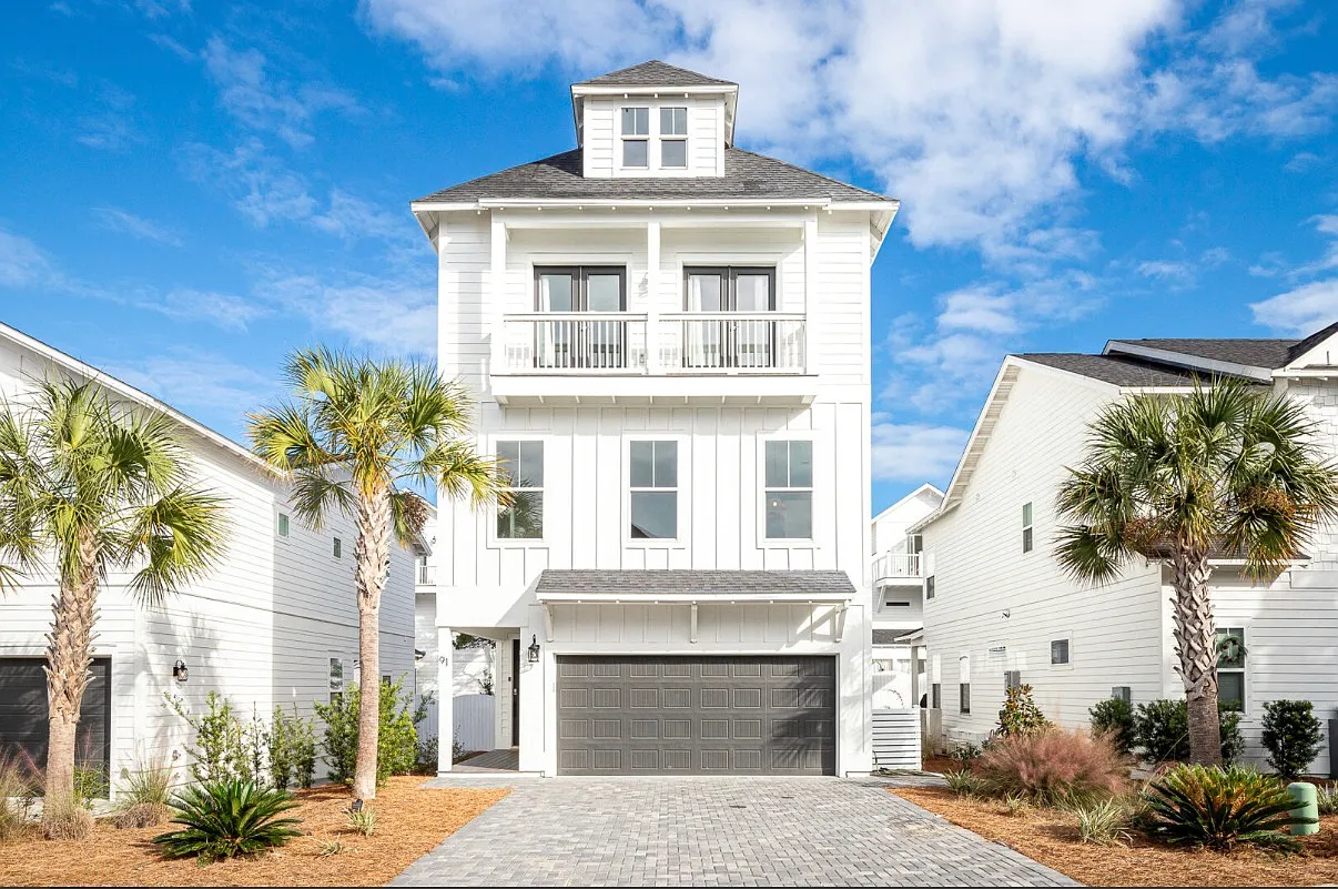 4 bed, 3.5 bath, 2500 sqft, $4,500 — Photo 1