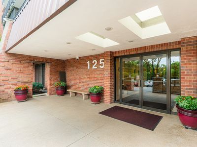 125 Acacia Cir APT 209E, Indian Head Park, IL, 60525