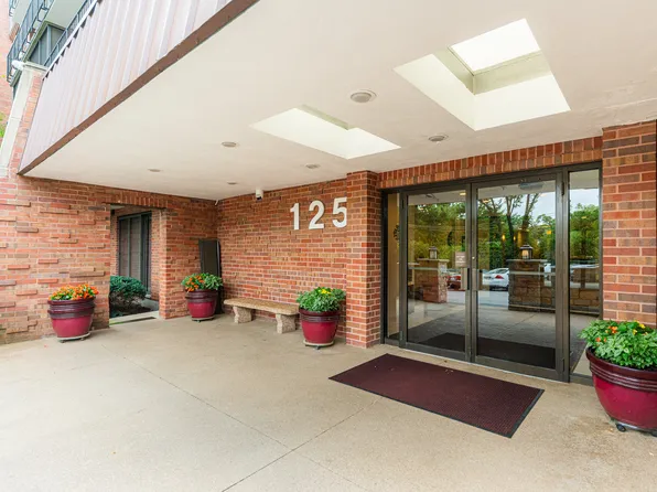 125 Acacia Cir APT 209E, Indian Head Park, IL 60525