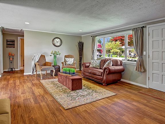 5th image of 428 Orchard Ave NE