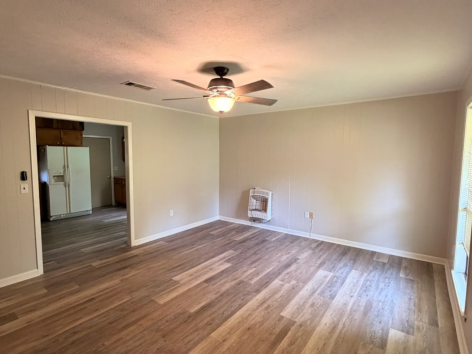 3 bed, 1100 sqft, $1,700 — Photo 2