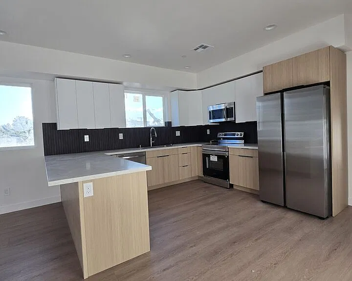10827 1/2 Peach Grove St #1/2 — Photo 3