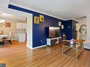 9725 Kings Crown Ct APT 202, Fairfax, VA 22031
