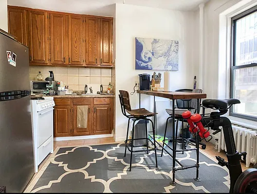 Rented by City Connections Realty | media 12