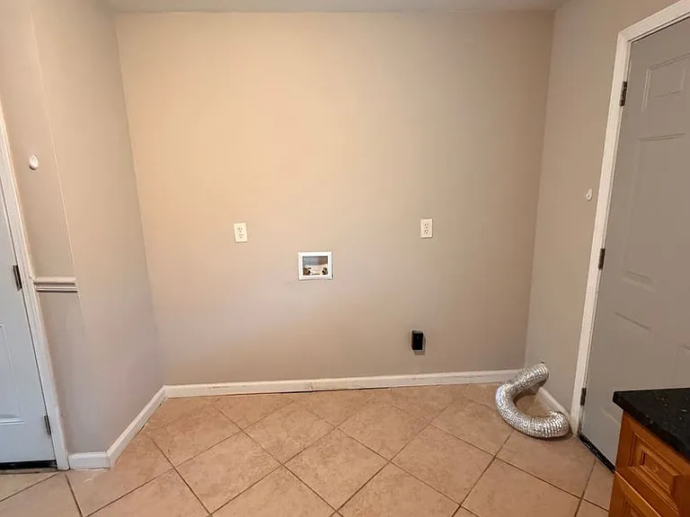 612-614 N College Dr — Photo 11