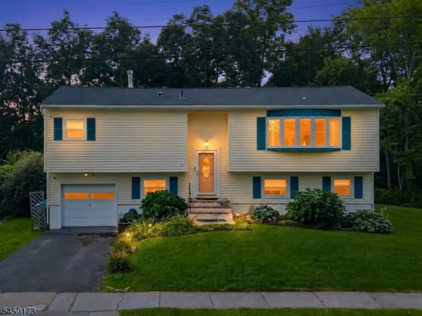 9 Arthur Ter, Hackettstown Town, NJ 07840