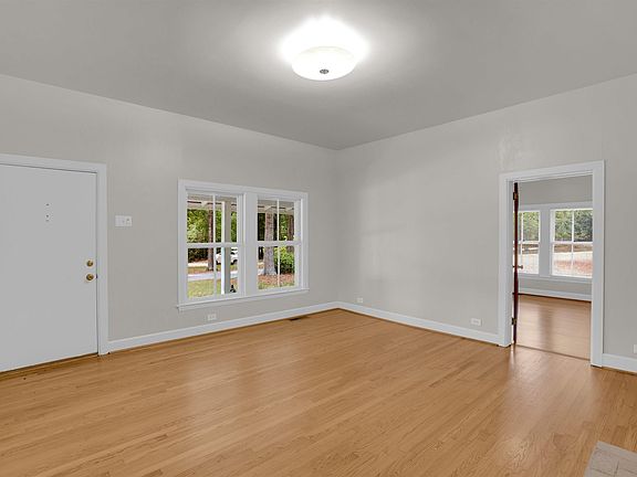 3rd image of 157 Hiller Rd