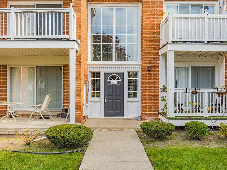 2445 Torquay Ave #209