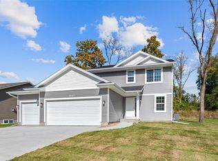 2002 Shady Grove Rd SW, Cedar Rapids, IA 52404