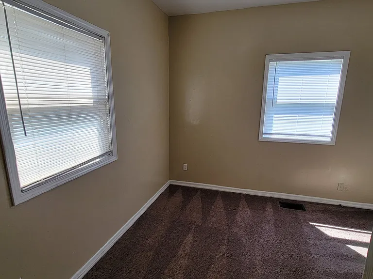 723 Lincoln St — Photo 7