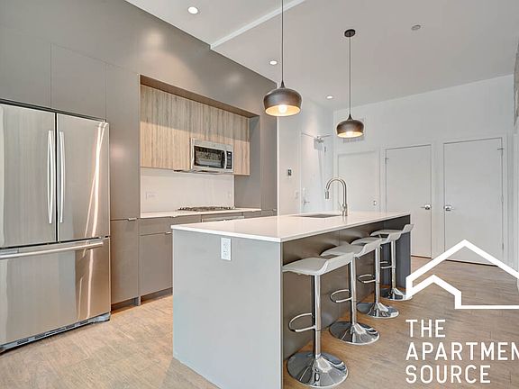 2nd image of 3462 N Lincoln Ave APT 403