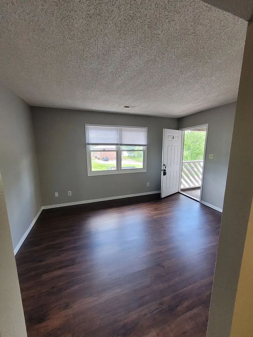 Cross Creek Apartments — Photo 4