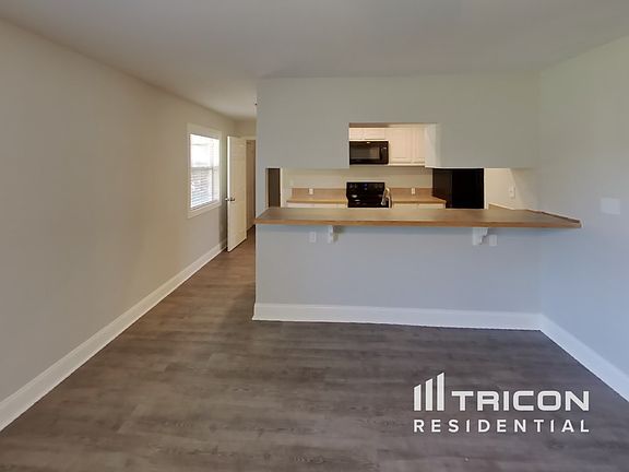 3rd image of 3908 E Chippewa Trl