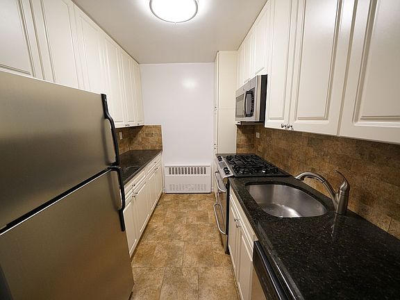 3rd image of 160 E 84th St APT 12J