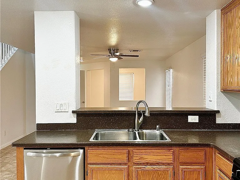 711 Iron Bridge St — Photo 11