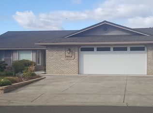 1823 Garden Dr, Medford, OR