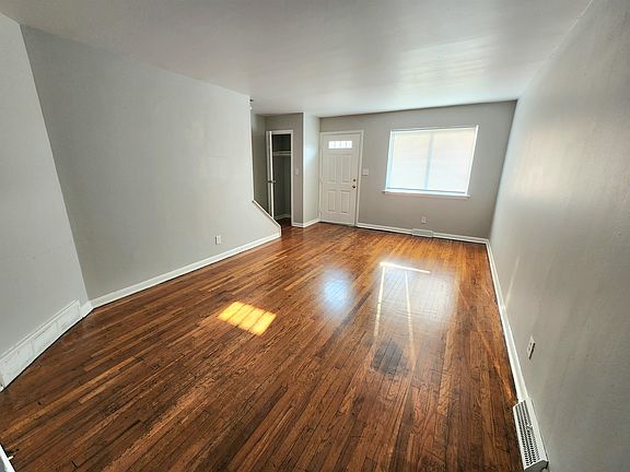 4th image of 2087 Grasmere Ave