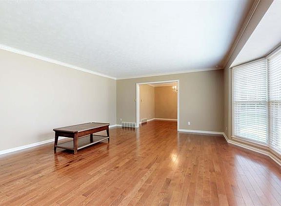 3rd image of 5604 Marilyn Dr