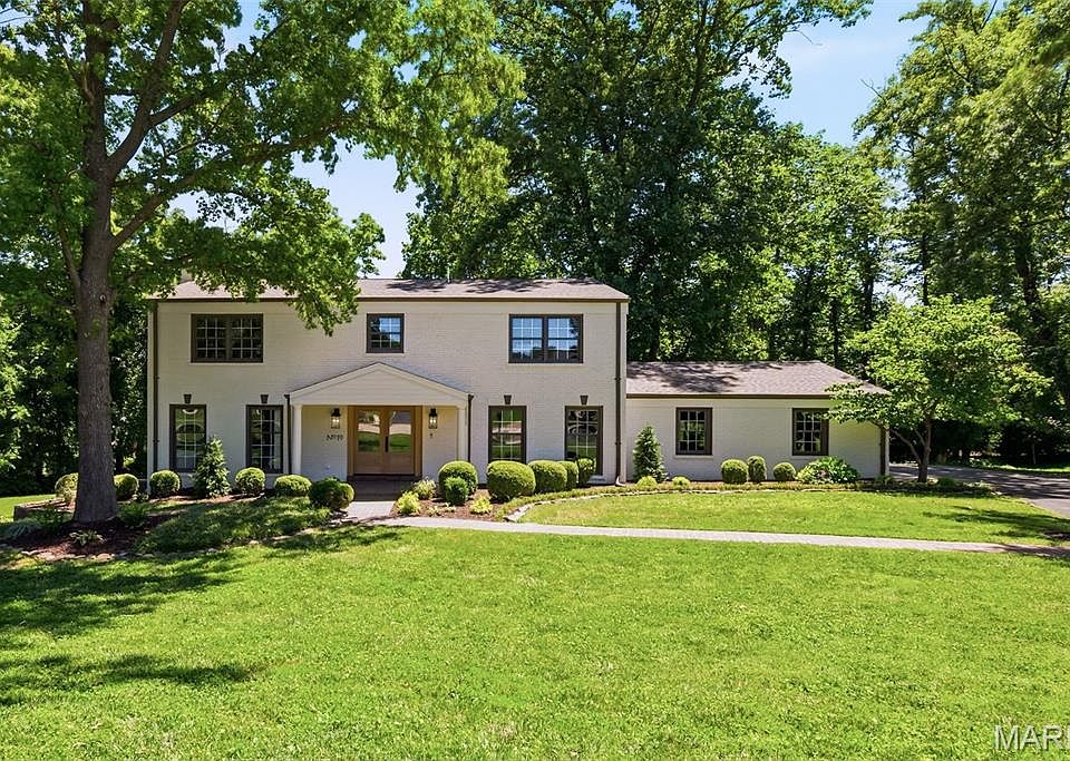 1st image of 19 Sackston Woods Ln