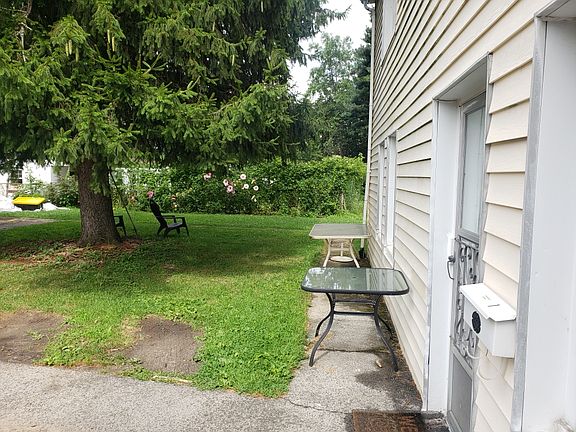4th image of 631 Willow St APT 1