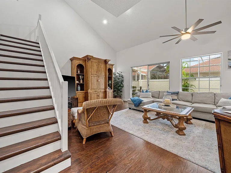 33 Monterey Pointe Dr — Photo 8