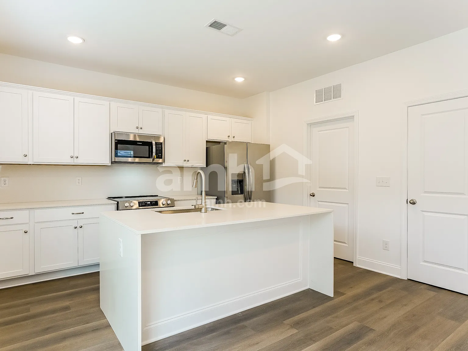 5 bed, 3.0 bath, 2178 sqft, $2,670 — Photo 3