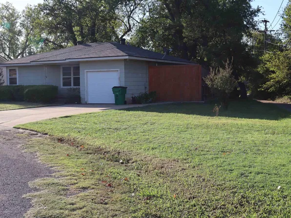 500 Meadow Dr, Burkburnett, TX 76354